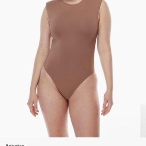 Aritzia Babaton Contour Shoulder Pad Bodysuit - size small — new with tags